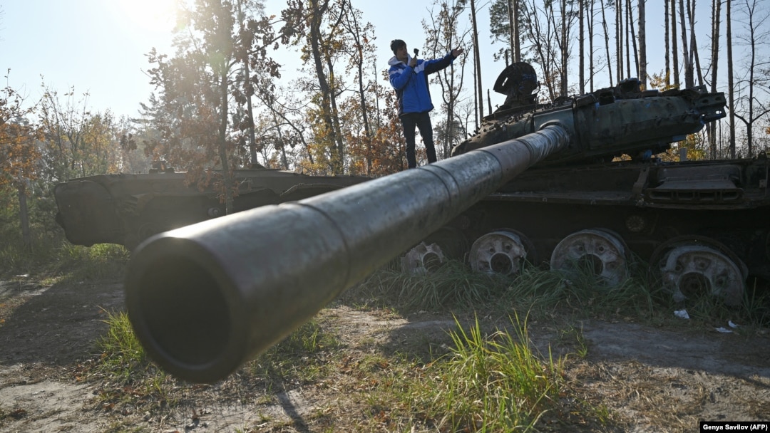 rferl.org - Amos Chapple - The 'Dark Tourism' Keeping Ukraine's Travel Industry Alive