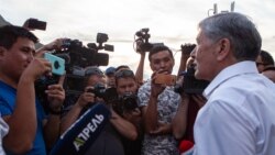 Алмазбек Атамбаев общается с журналистами. 27 июня. Село Кой-Таш.