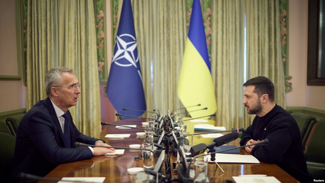 În vizită la Kiev, șeful NATO, Jens Stoltenberg, spune că locul Ucrainei este în Alianță. 
