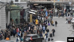 Policia duke e evakuuar stacionin kryesor hekurudhor në Stokholm pasi dje një kamion u përplas në  turmën e njerëzve