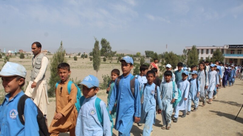 Se redeschid școlile în Afganistan, pentru moment, numai pentru băieți