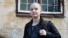 Косата на активистката Юлия Цветкова е обръсната в затвора