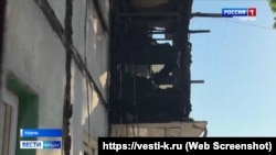 Многоэтажный дом в 1-м Портовом переулке в Керчи, пострадавший от падения обломков БПЛА 27 июля 2026 года. Скриншот с видео «Вести Крым»