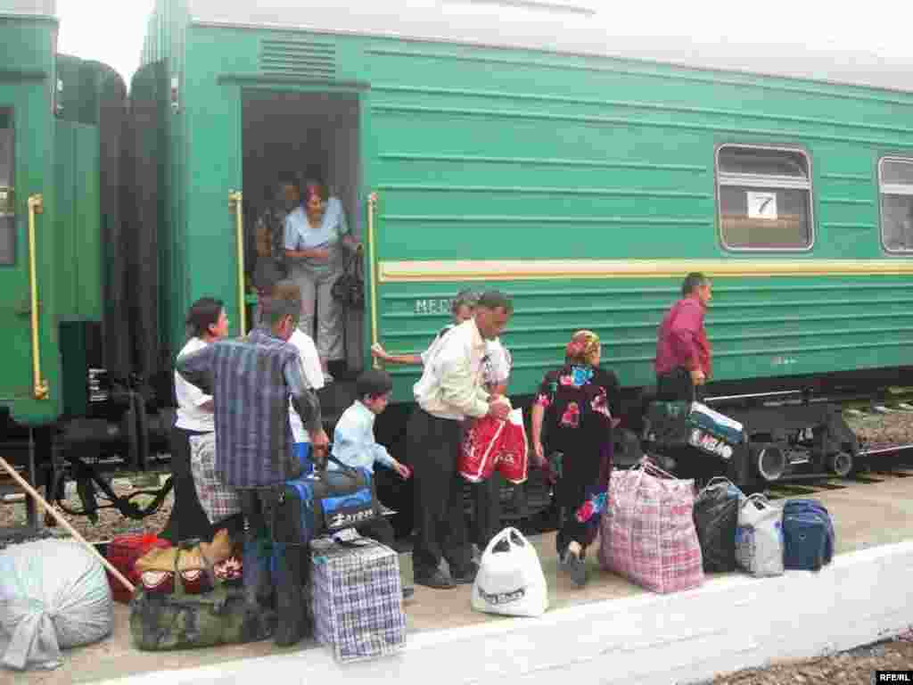 Муҳоҷирони корӣ бармегарданд #19