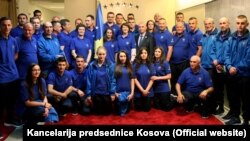 Kosovski olimpijski tim sa predsednicom Atifete Jahajaga