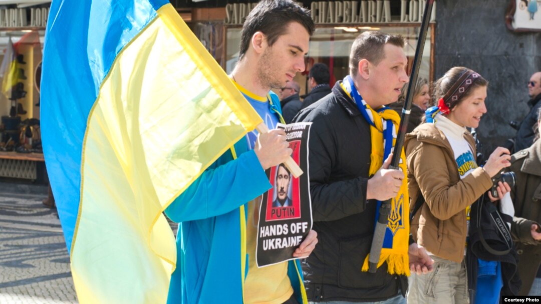 Голова Європейського конгресу українців Богдан Райчинець повідомив, що звернення ініціювали українські активісти Португалії (на фото – акція в Лісабоні проти російської агресії в 2016 році) 