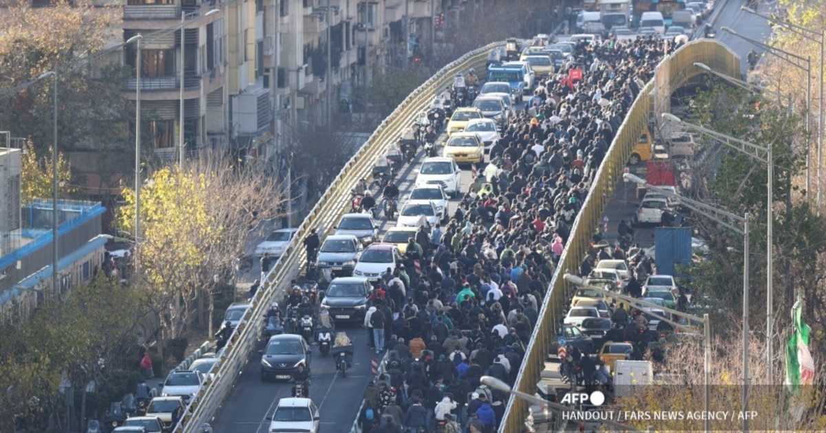 Най-малко седем души са загинали по време на разрастващи се