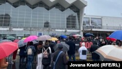 Odavanje pošte stradalima u padu nadstrešnice novosadske Železničke stanice u Novom Sadu, 1. aprila 2025.