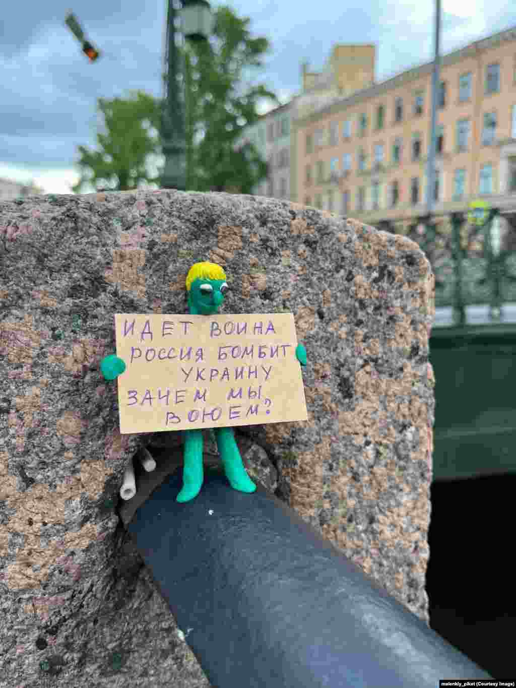 A figure placed next to one of St. Petersburg&#39;s canals reminds passersby, &quot;There&rsquo;s a war. Russia is bombing Ukraine. Why are we fighting?&quot; &nbsp;