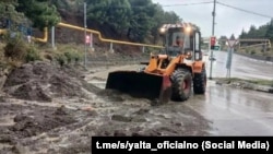Ликвидация последствий шторма в Ялте