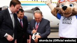 Қазақстан президенті Нұрсұлтан Назарбаевтың Мәскеуге жеткен сәті. 14 маусым 2018 жыл. Ақорда вебсайтының суреті
