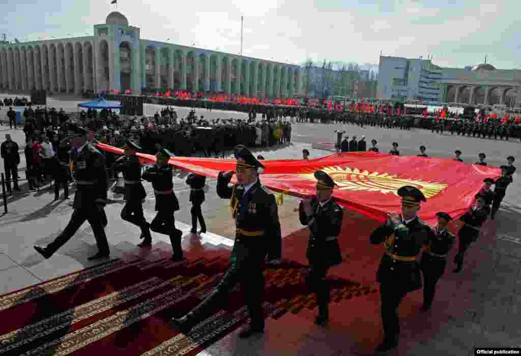 3 марта в Кыргызстане торжество отметили День государственного флага.