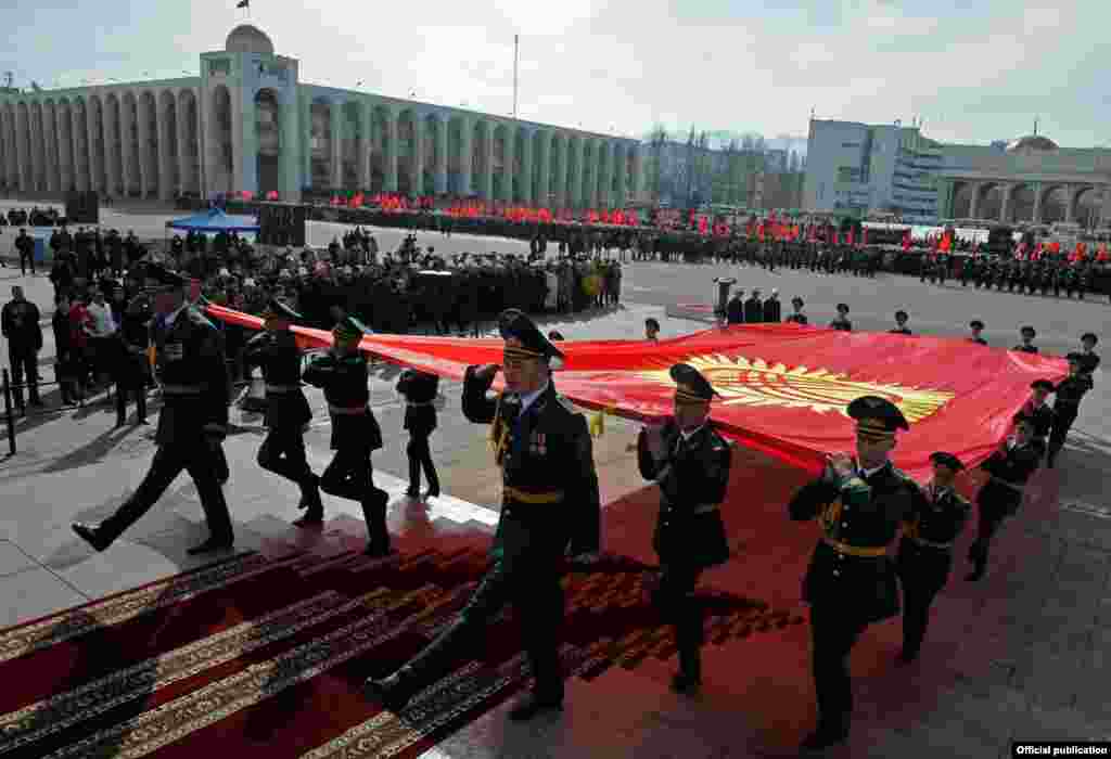 3 марта в Кыргызстане торжество отметили День государственного флага. 