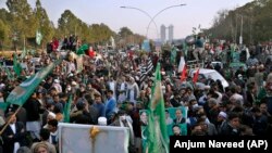 Supporters of the Pakistan Democratic Movement, an alliance of opposition parties, protest outside the head office of the Election Commission of Pakistan in Islamabad on January 19.