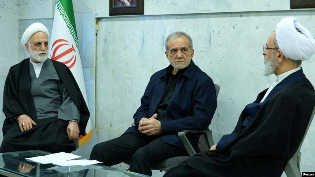 مسعود پزشکیان، غلامحسین محسنی اژه‌ای و علیرضا اعرافی؛ اعضای شورای موقت رهبری