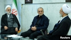 مسعود پزشکیان، غلامحسین محسنی اژه‌ای و علیرضا اعرافی؛ اعضای شورای موقت رهبری