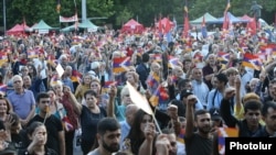 Armenia - Opposition supporters demonstrate in Yerevan, June 14, 2022.