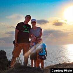 Дзьмітры Воўк зь сям'ёй