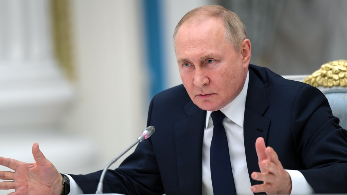 Putin appears at big rally as troops press attack in Ukraine