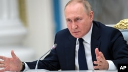 При цьому Москва, за словами Путіна, не відмовляється від мирних переговорів