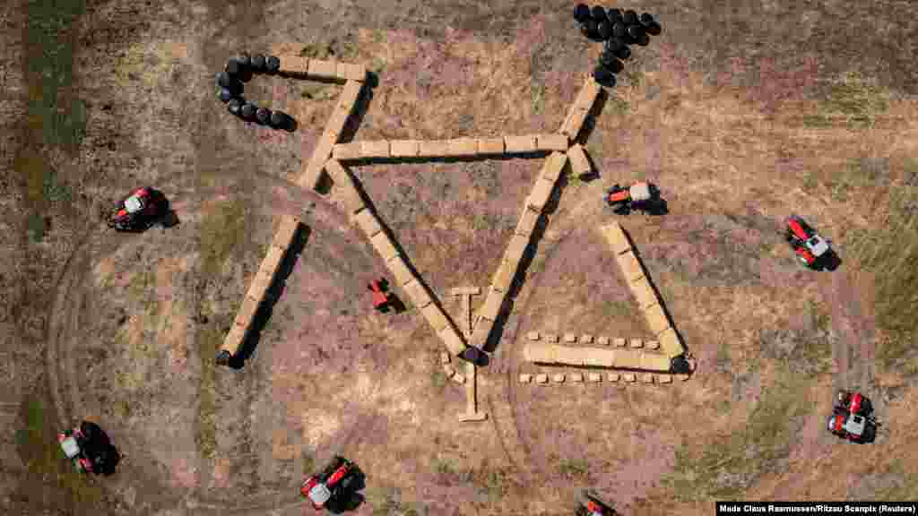 Pogled na tzv. umjetnost na zemlji sa drona duž rute 3. etapa Tour de France, u Jutlandu, Danska, 23. juni 2022.