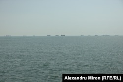Navele cargo așteaptă și câteva săptămâni pentru a putea intra în Portul Constanța ca să fie încărcate cu marfă.