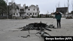 Остатки разрушенного танка в Украине. Иллюстративное фото