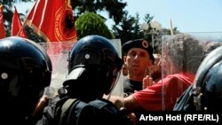 Pamje nga protesta e veteranëve më 16 qershor në Prishtinë.