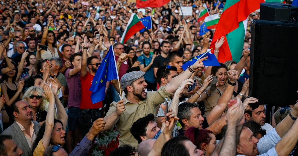 Мнозинството от българските граждани вярват, че демокрацията е най-добрата форма