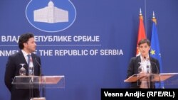 Kryeministri i Malit të Zi, Dritan Abazoviq dhe kryeministrja serbe Ana Bërnabiq.