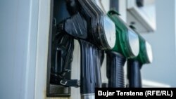 Qeveria e Kosovës vendosi që të përcaktojë çmimet shitëse maksimale apo marzhat tregtare me shumicë dhe pakicë të çmimeve të derivateve të naftës dhe karburanteve të ripërtëritshme