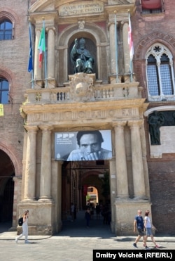 Портрет Пьера Паоло Пазолини на мэрии Болоньи