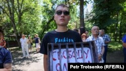 «Ощущение цензуры есть постоянно». Как в Алматы прошел митинг за свободу слова
