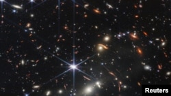 James Webb космик телескопи суратга олган коинотнинг илк рангли фотосурати.