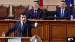 Prime Minister Kiril Petkov speaks before parliament ahead of the vote on June 22.