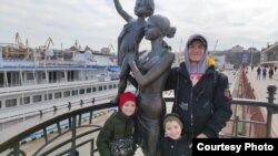 Дзьмітры Воўк зь дзецьмі