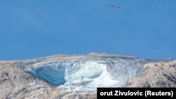 დოლომიტის ალპები, ოლქი პუნტა როკა მყინვარის ჩამოშლის შედეგად 