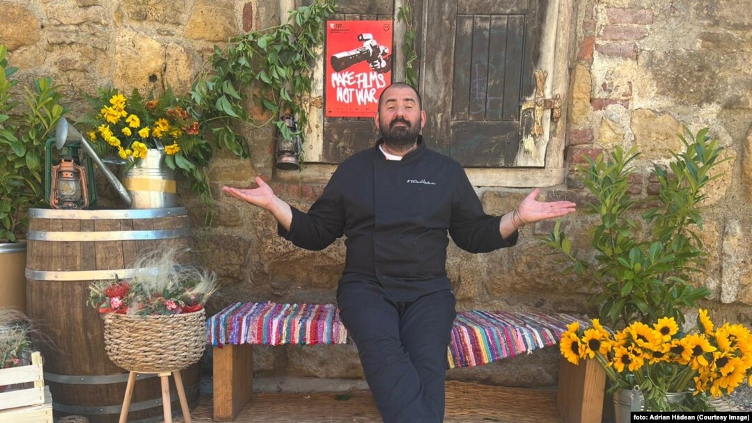 „Aici, lângă noi, încă se află refugiați din Ucraina, care încă au nevoie de ajutor”, spune chef Adi Hădean, care a gătit la TIFF 2022.