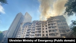 Последствия ракетного удара РФ по жилому дому в Киеве, 26 июня 2022 года