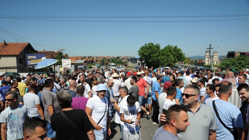 Radnici Fijata blokirali magistralni put Kragujevac–Čačak