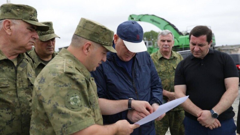 Бжания посетил объекты военной инфраструктуры на востоке Абхазии