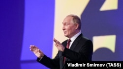 Владимир Путин Санкт-Петербургдагы Эл аралык экономикалык форумда. 17-июнь, 2022-жыл.
