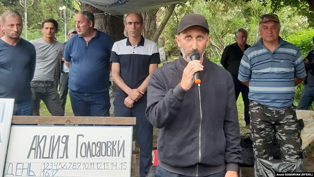 Джансух Адлейба на акции в центре абхазской столицы, 28 июня 2022