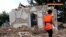 «Тепер цінуєш, яким багатством володіли» – у Боромлі розбирають завали після російської окупації (відео)