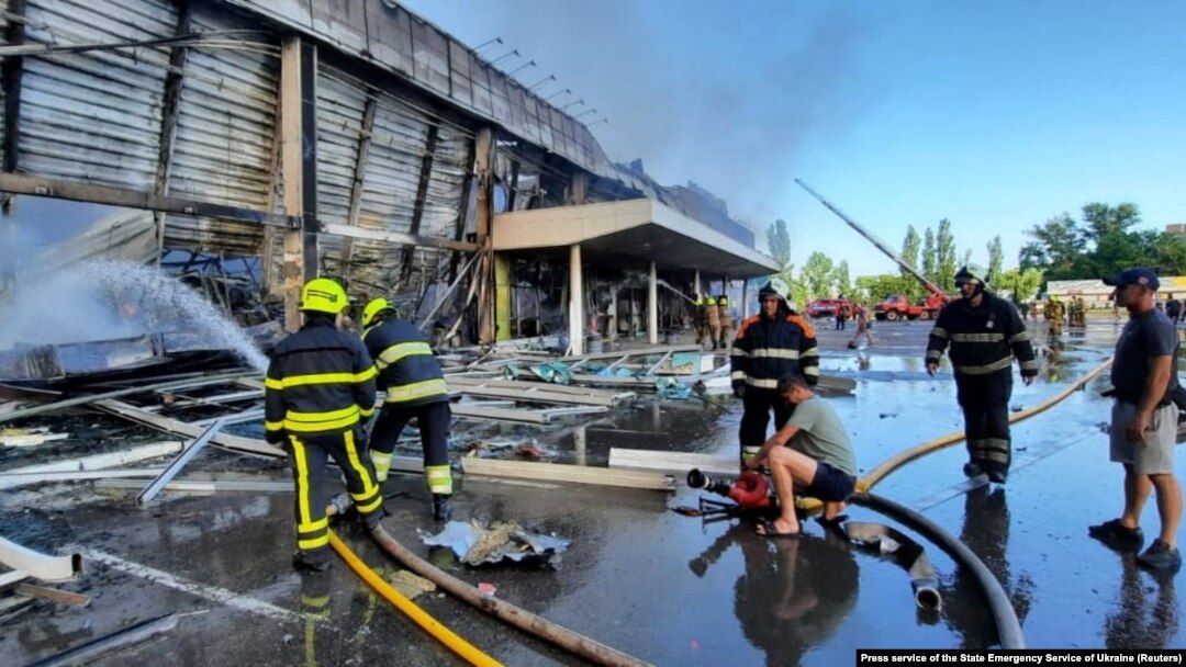 Вдень 27 червня російські війська завдали ракетного удару по ТРЦ в Кременчуку Полтавської області – наразі відомо про 18 загиблих