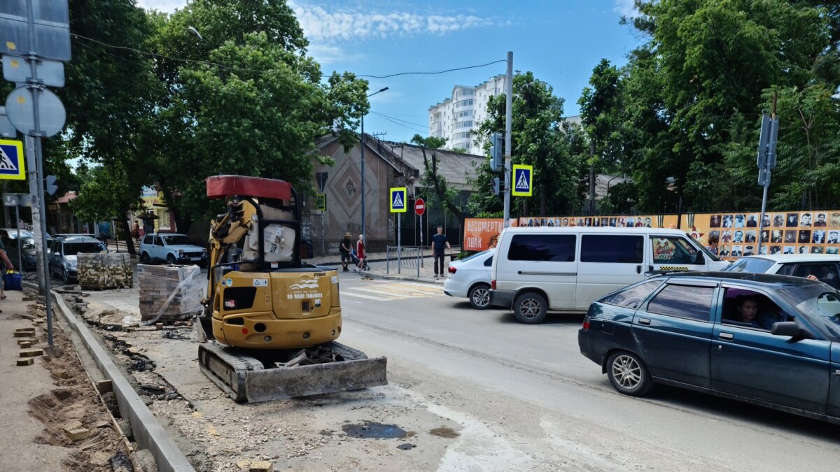 В Судаке в разгар туристического сезона начали ремонт центральной улицы –  активист