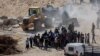 نیروهای اسرائیلی در حال تخریب منازل فلسطینیان در منطقه مسافر یطا پس از صدور رای دیوان عالی اسرائیل