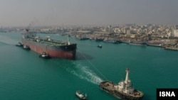 نمایی از عملیات ویژه یدک کشی نفتکش افرامکس «یوراکو» در حد فاصل اسکله مجموعه کشتی سازی صدرا تا لنگرگاه بوشهر؛ منتشر شده در ۱۸ خرداد ۱۴۰۱