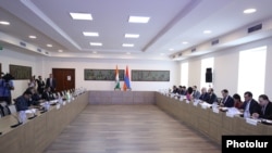 Открытие 8-го заседания армяно-индийской межправительственной комиссии под сопредседательством Арарата Мирзояна и Санджайя Верма, Ереван, 4 июля 2022 г.