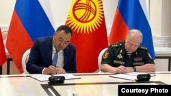 Виктор Стригунов (справа)